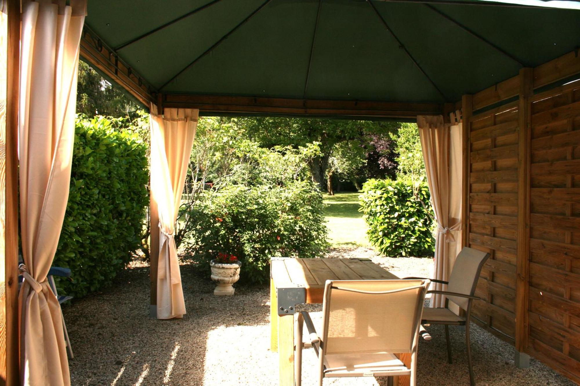 Domaine Des Hirondelles Vila Saint-Vincent-de-Cosse Exterior foto
